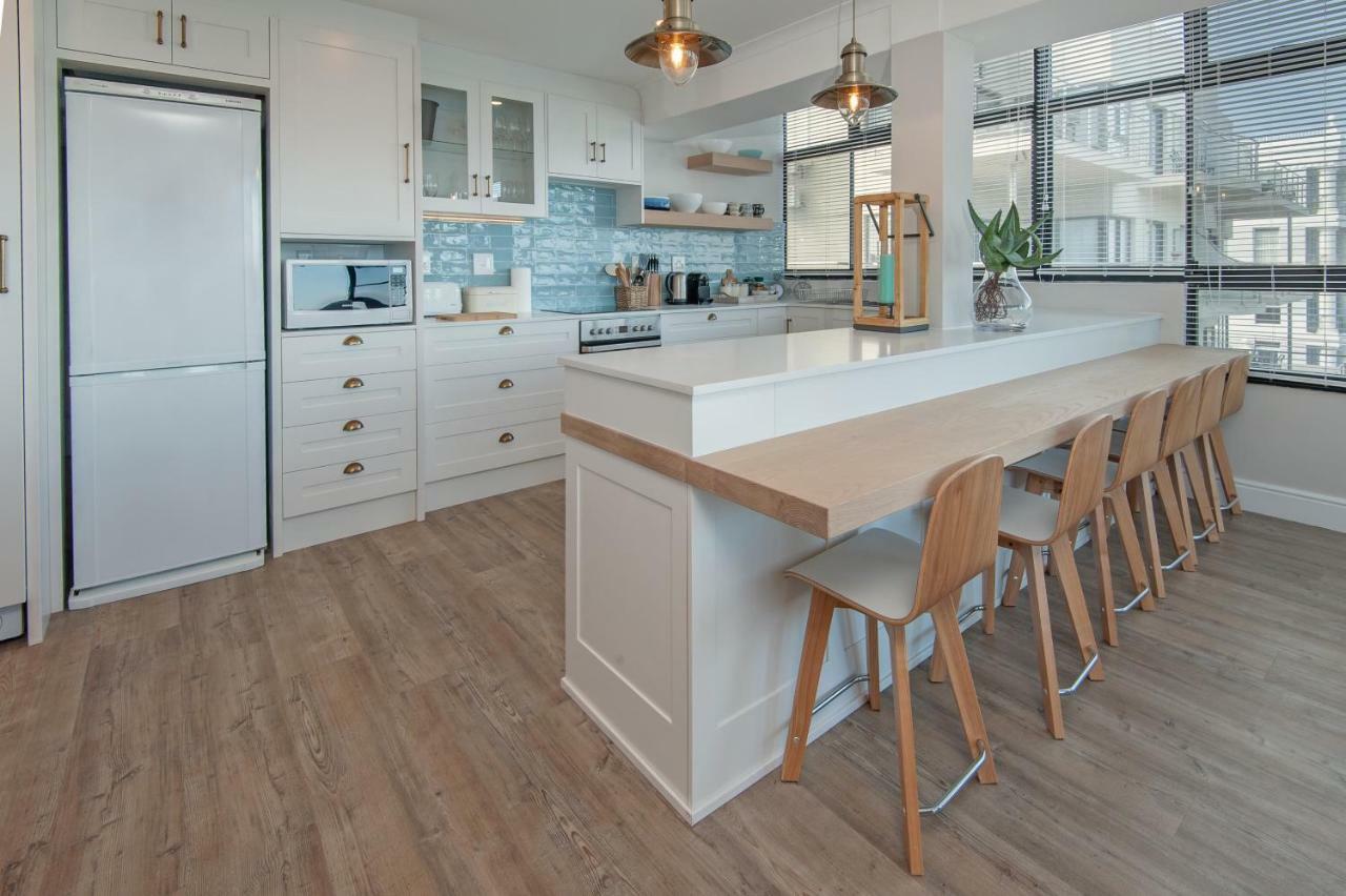 The Sun, Whales & Waves - Seafront Apartment Hermanus Exteriör bild
