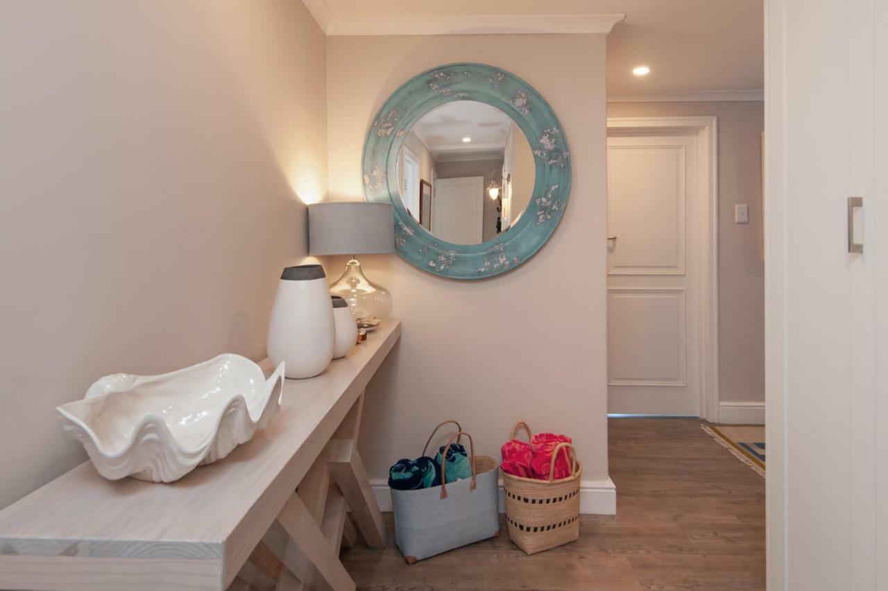 The Sun, Whales & Waves - Seafront Apartment Hermanus Exteriör bild