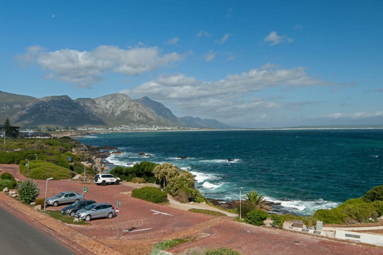 The Sun, Whales & Waves - Seafront Apartment Hermanus Exteriör bild